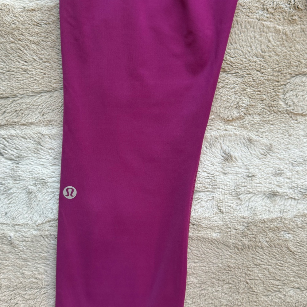 LULULEMON X PELOTON Fast and Free Tight II 25"
Non-Reflective Nulux - Picture 10 of 16